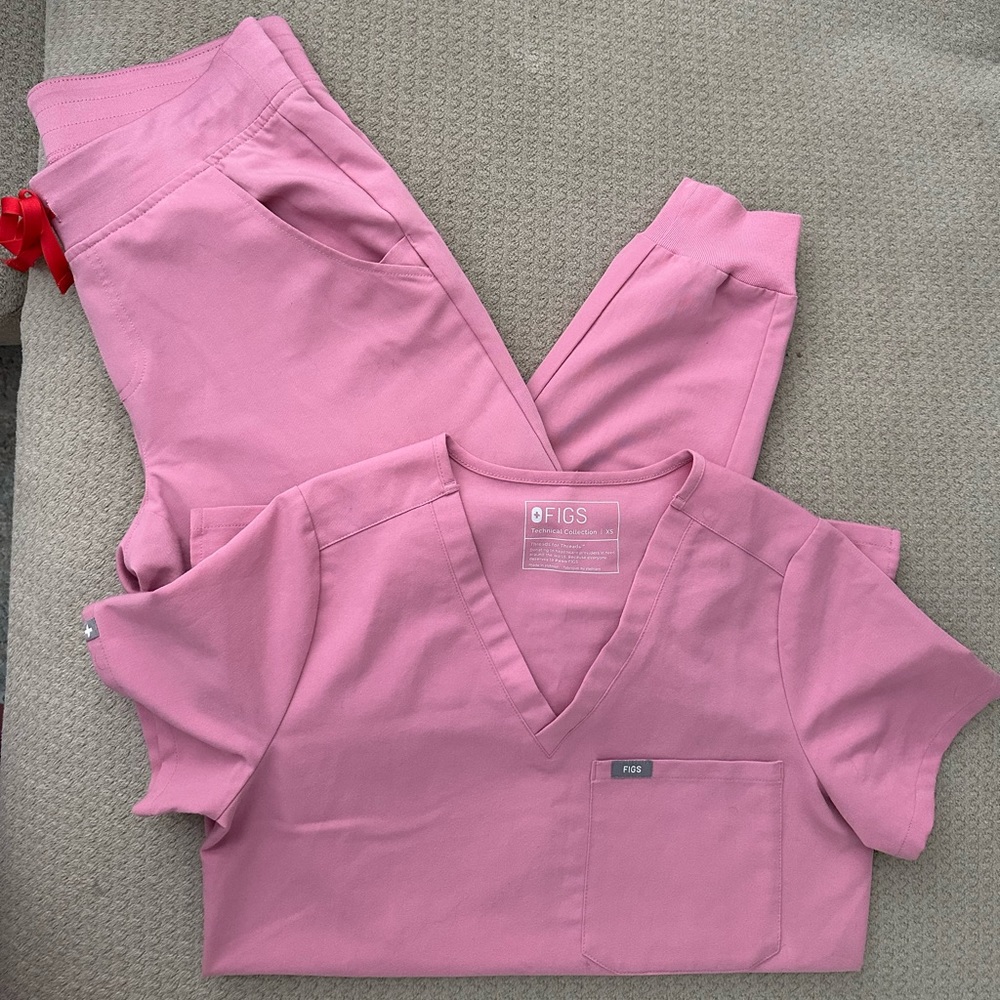 Figs Chalk Pink scrubs set XS top SM bottom *reduced price due to pen marks**
